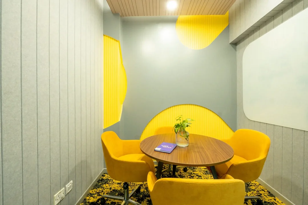 4 Seater Meeting Room golf view5