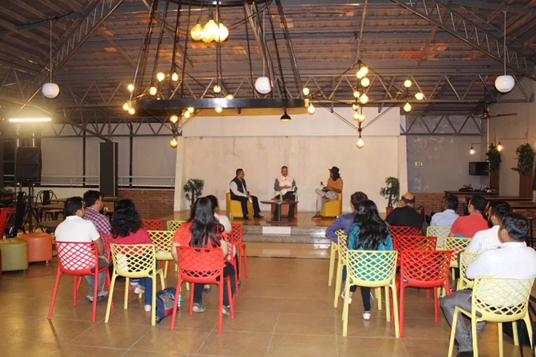 Managed office spaces with dynamic coworking spaces